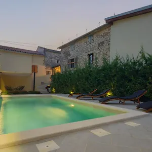Authentic Istrian Stazione With Pool , Cabrunici Kroatien